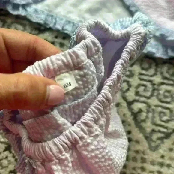 Adorable seersucker outfit size 9 months - Picture 3 of 3